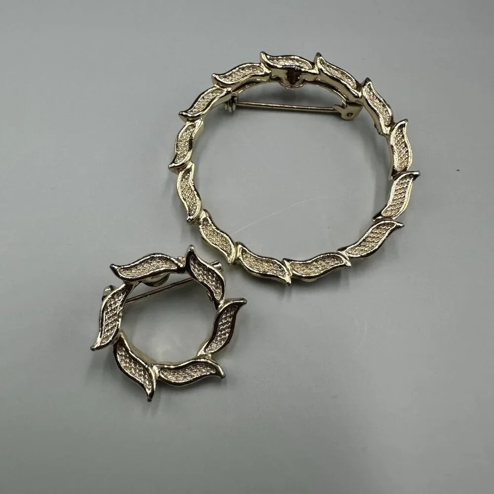 Vintage Gerrys Leaf Wreath Brooch Set Gold Tone Textured Circle Pin